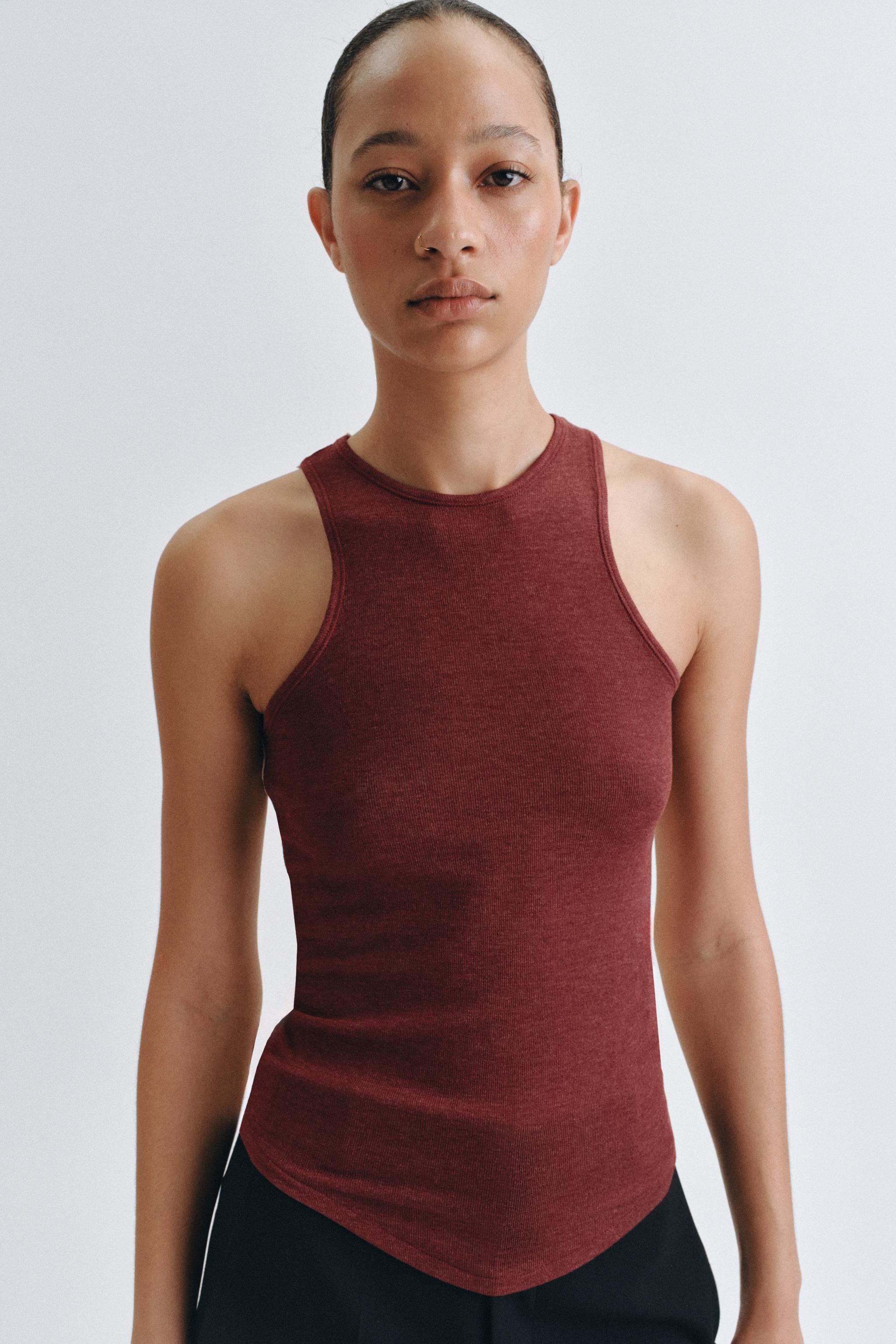 SLEEVELESS TOP